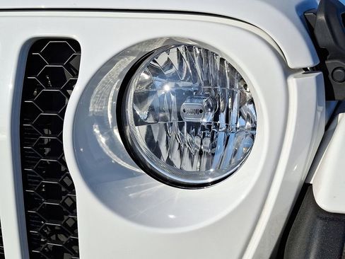 Used 2021 Jeep Gladiator Sport image 9