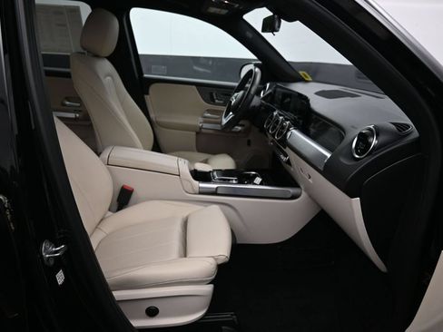 Used 2020 Mercedes-Benz GLB 250 4MATIC image 25