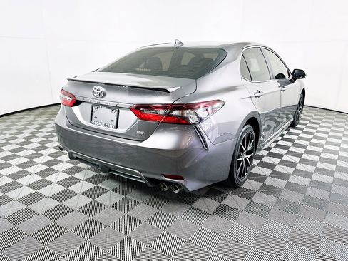 Used 2022 Toyota Camry SE w/ Convenience Package image 3