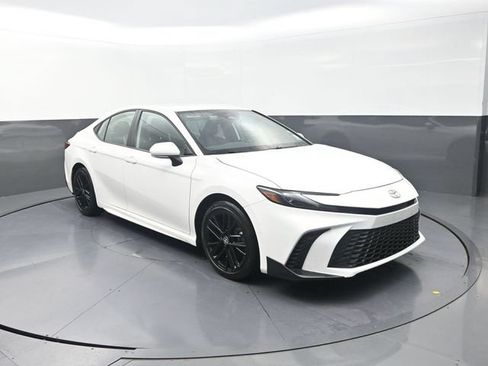 Used 2026 Toyota Camry SE FWD image 10