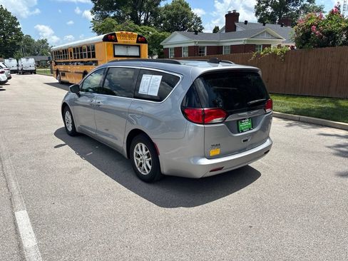 Used 2021 Chrysler Voyager Lxi FWD image 3
