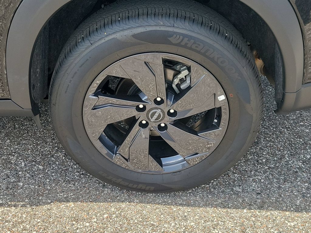 Certified 2026 Nissan Rogue SV AWD/4WD image 5