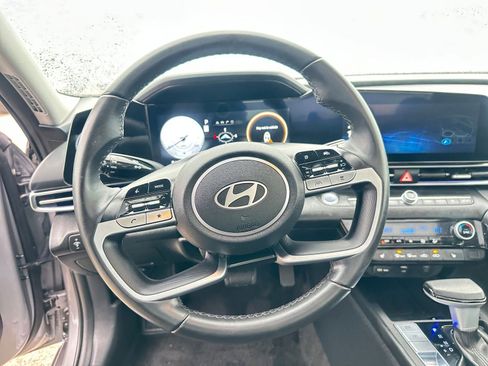 Used 2025 Hyundai Elantra SEL image 29