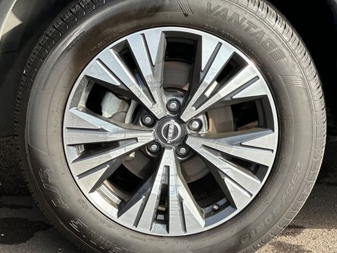 Used 2023 Nissan Rogue SV image 32