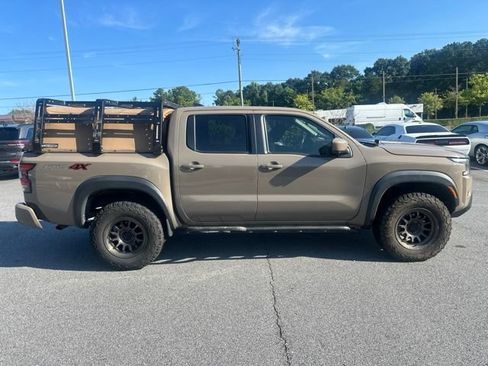 Used 2022 Nissan Frontier PRO-4X AWD/4WD image 2