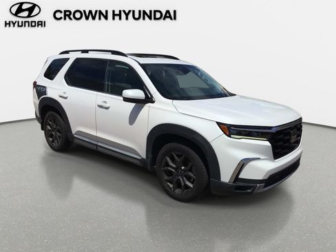 Used 2023 Honda Pilot Touring image 3