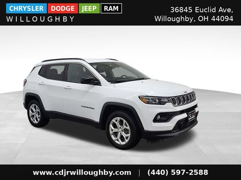 Used 2024 Jeep Compass Latitude AWD/4WD image 3