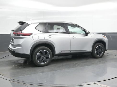 Used 2025 Nissan Rogue SV AWD/4WD image 2