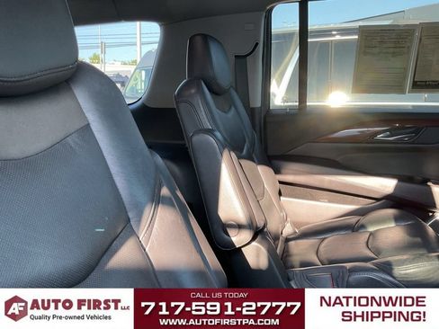 Used 2018 Cadillac Escalade ESV Luxury AWD/4WD image 16