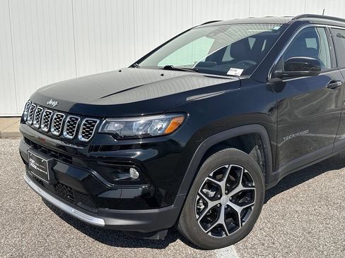 Used 2024 Jeep Compass Limited AWD/4WD image 2