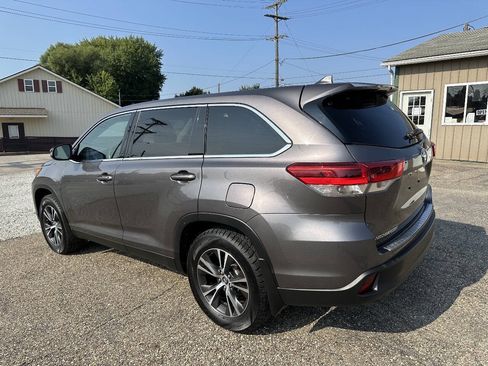 Used 2019 Toyota Highlander Plus AWD/4WD image 6