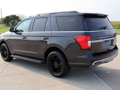 Used 2024 Ford Expedition XLT RWD image 9