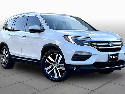 Used 2018 Honda Pilot Touring image 3