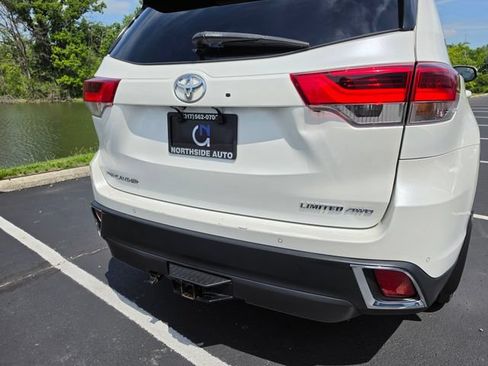 Used 2018 Toyota Highlander Limited AWD/4WD image 9