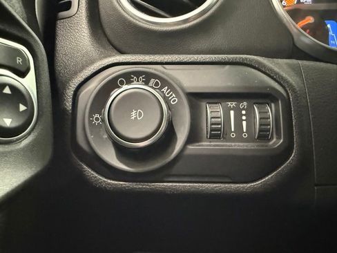 Used 2020 Jeep Wrangler Unlimited Sahara AWD/4WD image 22