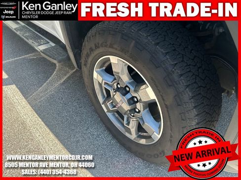 Used 2025 GMC Sierra 2500 SLE w/ SLE Value Package; AWD/4WD image 11