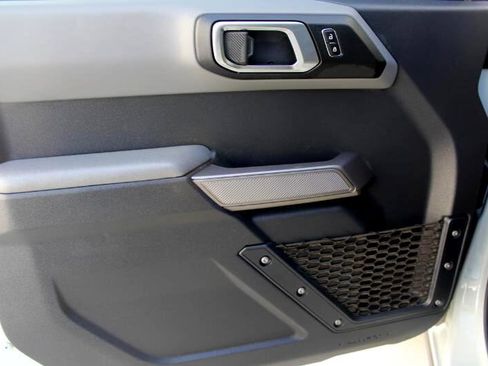 Used 2023 Ford Bronco Black Diamond image 11