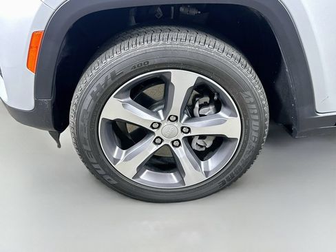 Used 2023 Jeep Grand Cherokee 4WD 4xe image 8