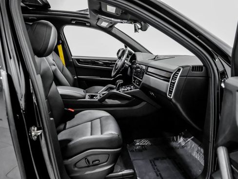 Used 2023 Porsche Cayenne image 38