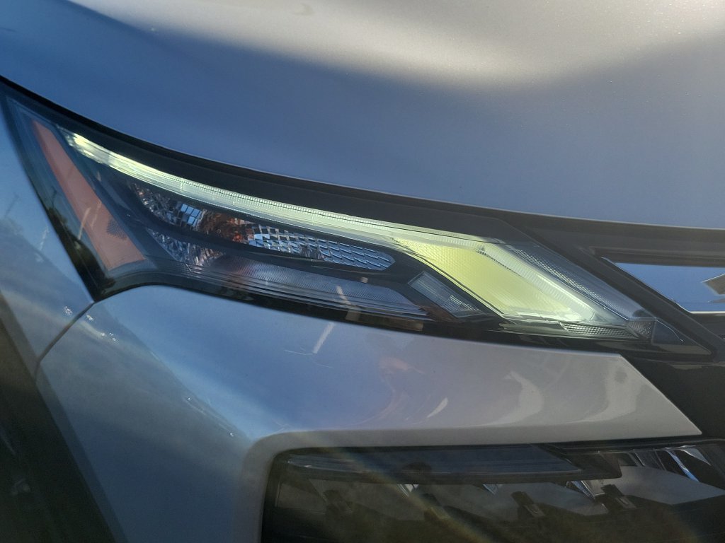 Used 2025 Nissan Rogue SV FWD image 8