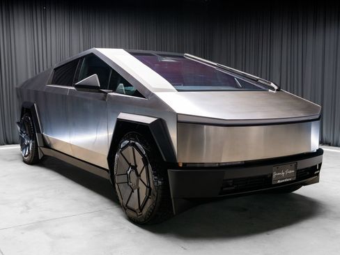 Used 2024 Tesla Cybertruck AWD Crew Cab image 16