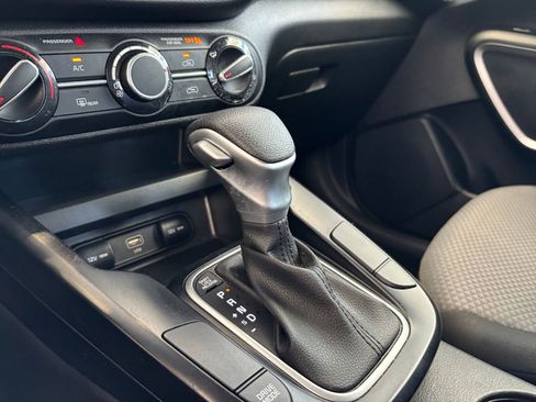 Used 2025 Kia Soul LX w/ LX Technology Package FWD image 41