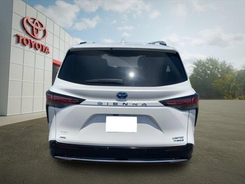 Used 2021 Toyota Sienna Limited AWD/4WD image 4