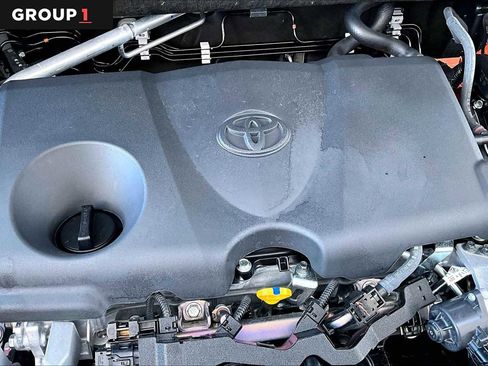 Used 2024 Toyota Venza LE image 29