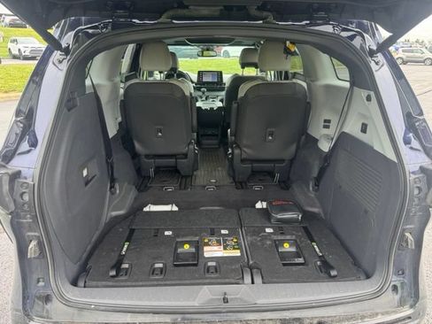 Used 2023 Toyota Sienna XSE w/ XSE Plus Package FWD image 12