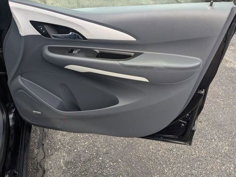 Used 2020 Chevrolet Bolt Premier w/ Infotainment Package image 34