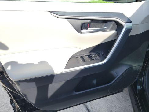 Used 2025 Toyota RAV4 XLE Premium FWD image 21