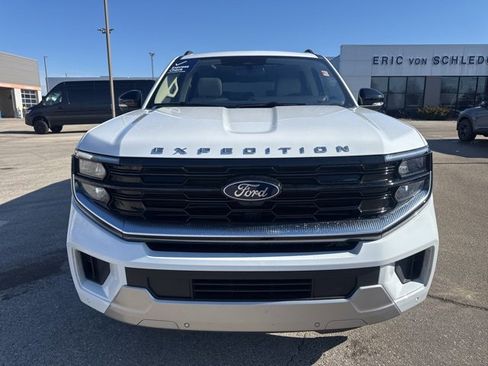 Used 2025 Ford Expedition Max Platinum w/ Driver's Package image 3