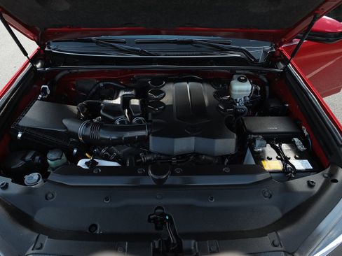 Used 2022 Toyota 4Runner TRD Off-Road image 10