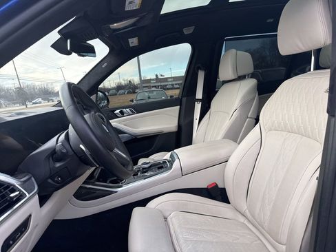Used 2024 BMW X7 M60i w/ Executive Package image 10