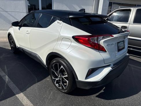 Used 2019 Toyota C-HR XLE FWD image 4