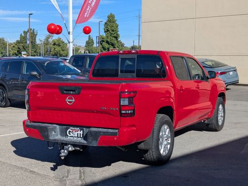 Used 2022 Nissan Frontier SV w/ Technology Package image 3