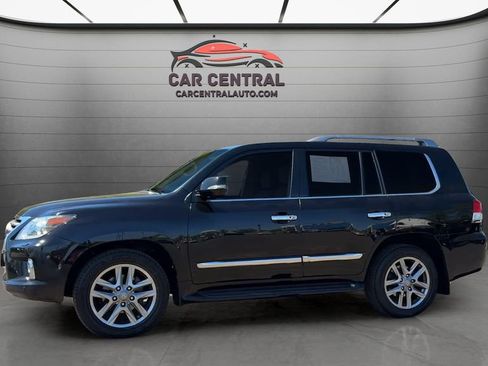 Used 2015 Lexus LX 570 4WD w/ Luxury Package image 2