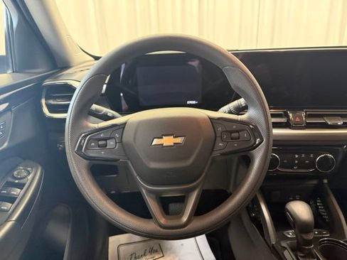 Used 2025 Chevrolet TrailBlazer LT AWD/4WD image 13