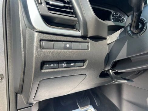 Used 2024 Nissan Rogue SV image 27