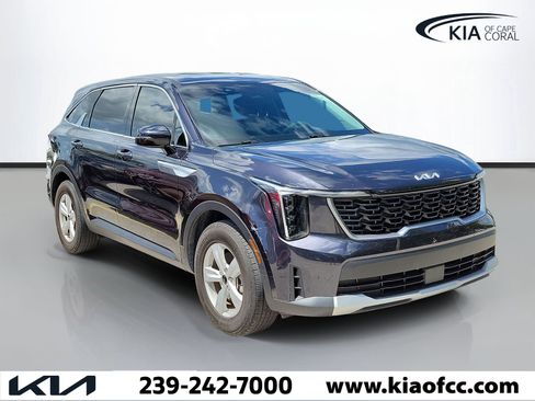 Used 2025 Kia Sorento LX FWD image 1