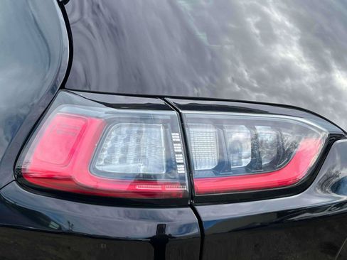 Used 2019 Jeep Cherokee Limited AWD/4WD image 12
