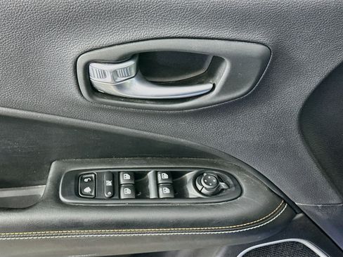 Used 2018 Jeep Compass Sport FWD image 15