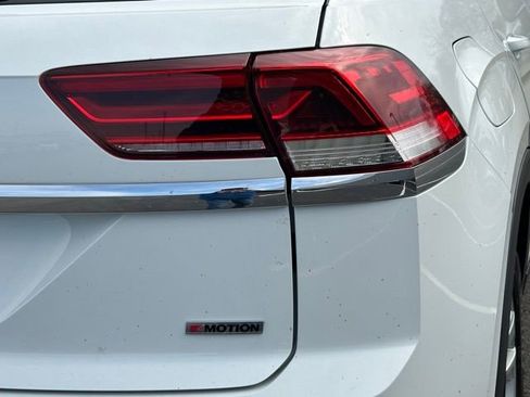 Used 2020 Volkswagen Atlas Cross Sport SE w/ Panoramic Sunroof Package image 17