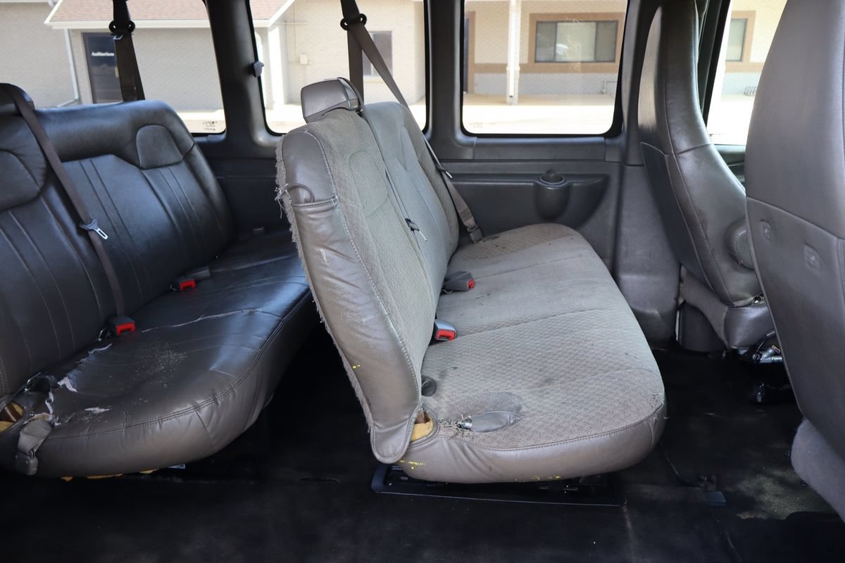 Used 2017 Chevrolet Express 3500 LT RWD image 21
