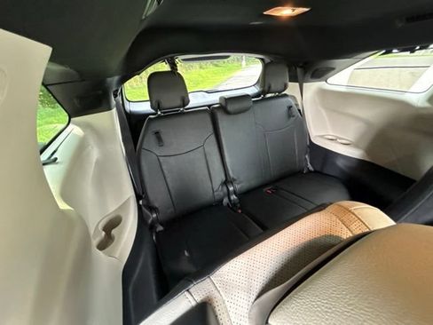 Used 2025 Toyota Sienna Platinum AWD/4WD image 45