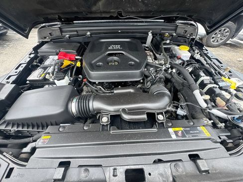 Used 2022 Jeep Wrangler Sport AWD/4WD image 32