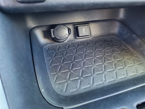 Used 2022 Toyota RAV4 XLE Premium image 17