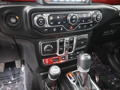 Used 2018 Jeep Wrangler Unlimited Rubicon w/ Dual Top Group AWD/4WD image 35