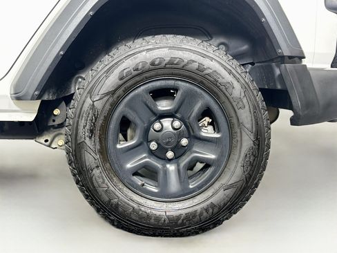 Used 2018 Jeep Wrangler Unlimited Sport AWD/4WD image 11