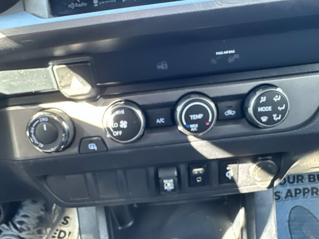 Used 2019 Toyota Tacoma TRD Sport AWD/4WD image 34